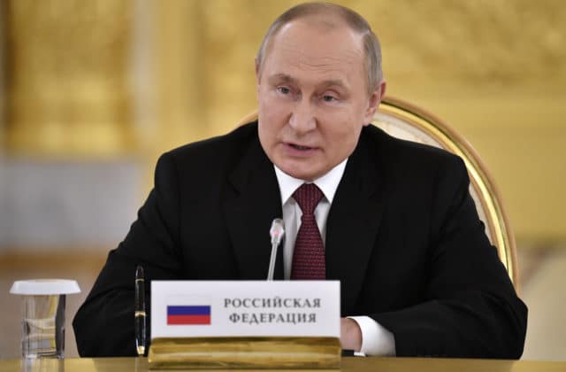 Putin chce rozšíriť armádu na 1