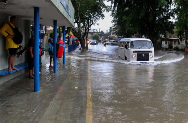 Brazíliu sužujú zosuvy pôdy a záplavy