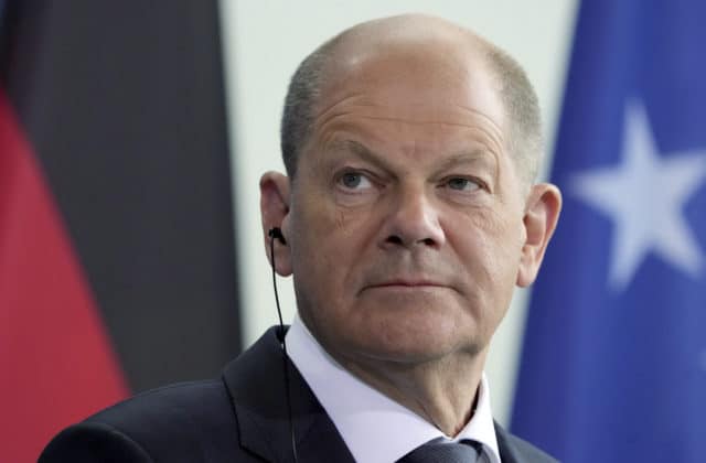 Scholz mal pozitívny test na koronavírus a išiel hneď do izolácie