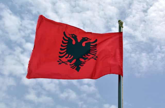 Albánsko ponúklo NATO námornú základňu Pashaliman