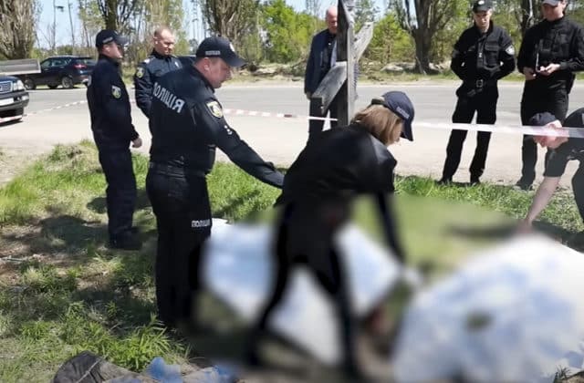 V masovom hrobe pri Kyjeve objavili telo Čecha