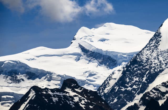 Na juhu Švajčiarska sa z alpského masívu odlomila časť ľadovca