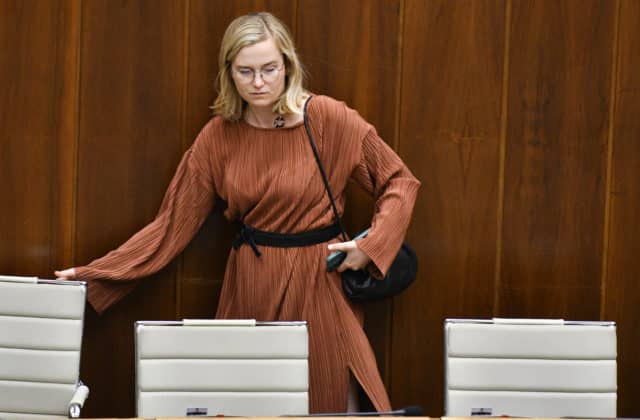 Koalícia dopláca na akúsi predstavu o neomylnosti Matoviča