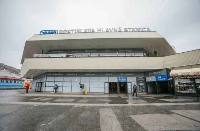 Mladík masturboval na bratislavskej Hlavnej stanici a nadával okoloidúcim ženám