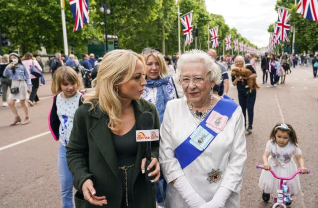 Kráľovná Alžbeta II. oslavuje 70. výročie na britskom tróne