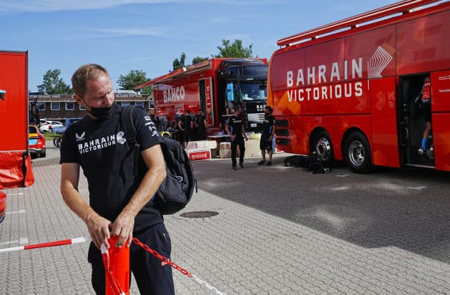 Dánski policajti vykonali raziu v tíme Bahrain Victorious pred Tour de France