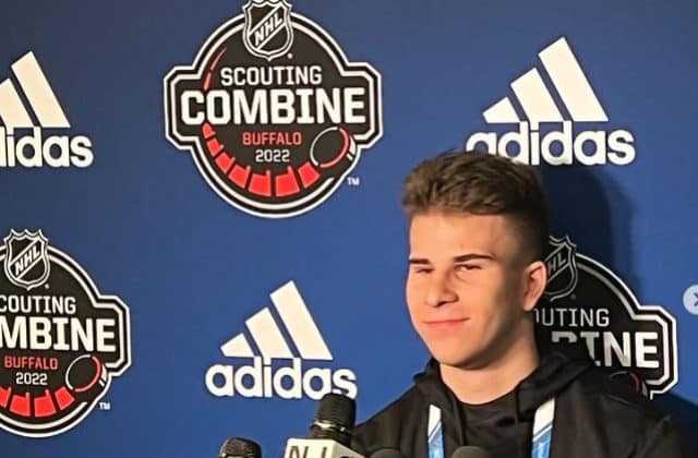 Mešár patrí medzi TOP desať pravých krídelníkov draftu NHL