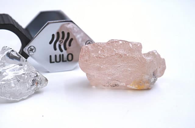 Baníci v Angole našli najväčší ružový diamant za 300 rokov