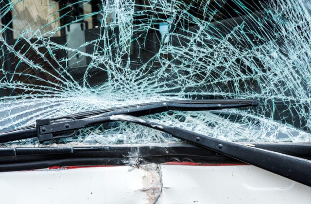 V Petržalke došlo k zrážke autobusu s autom