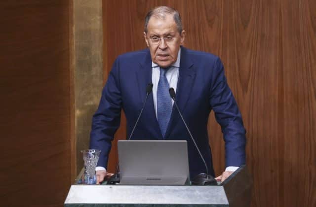 Lavrov na stretnutí Bezpečnostnej rady poprel obvinenia Západu a vyzval na potrestanie vlády v Kyjeve
