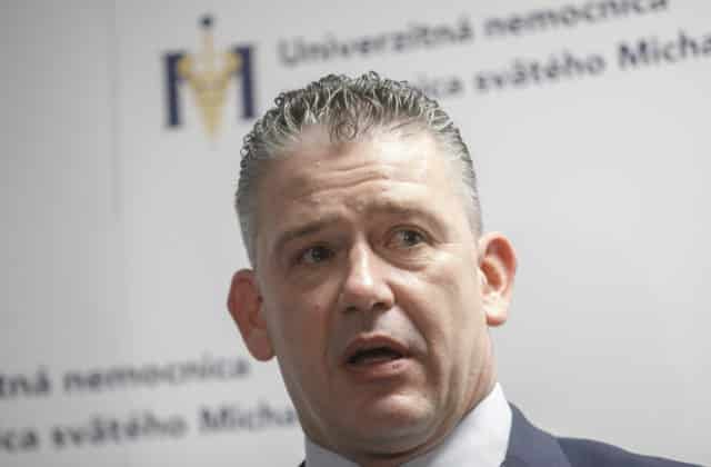 Mikulcovo ministerstvo sa ohradilo voči tvrdeniam opozičných politikov o migrantoch a adresovalo im výzvu