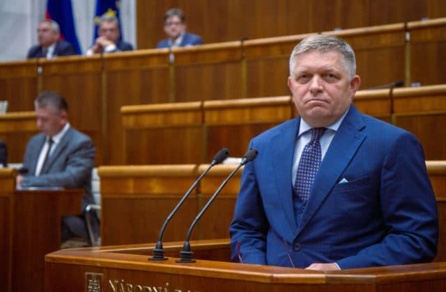 Fico na mimoriadnej schôdzi obvinil orgány činné v trestnom konaní z porušovania ľudských práv a zverstiev (naživo)