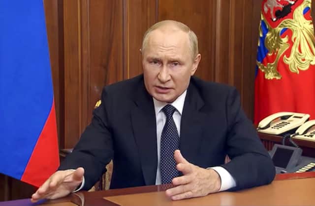 Putin odmietol komentovať evakuáciu ruskej armády z Chersonu
