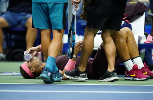 Nadal si rozbil nos vlastnou raketou