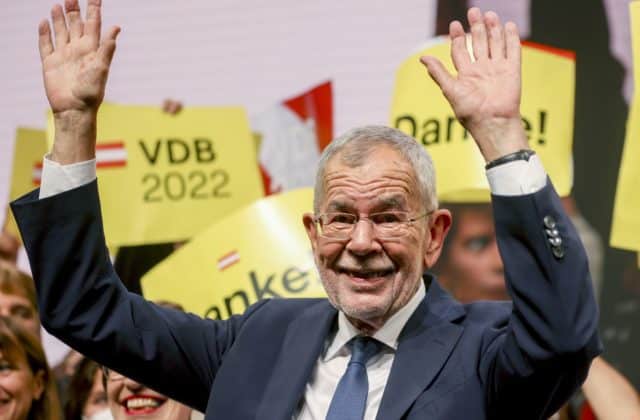 Van der Bellen ostane rakúskym prezidentom