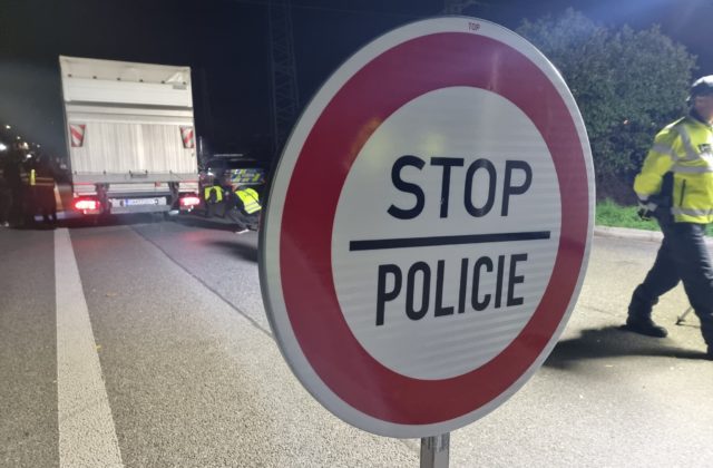 Česká polícia iba za deň zadržala takmer 350 nelegálnych migrantov