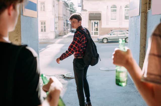 Po alkohole siahnu čoraz mladšie deti