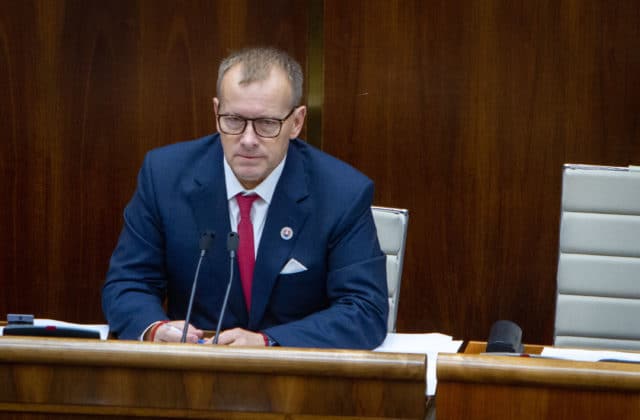 Šéf parlamentu presadzuje navýšiť rozpočet pre SIS