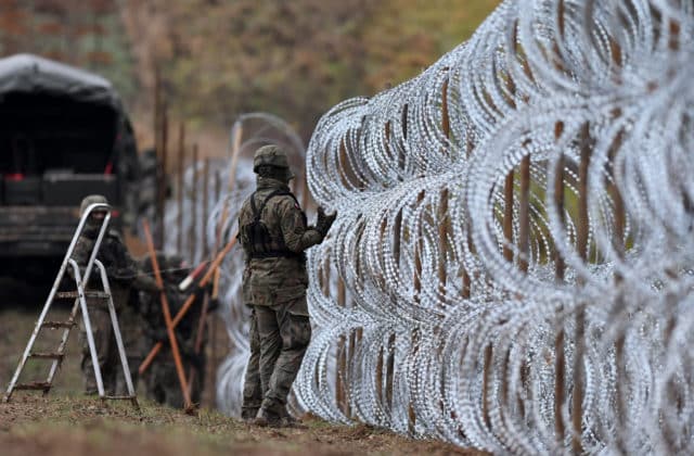 Poľsko stavia na hraniciach s Kaliningradom bariéru