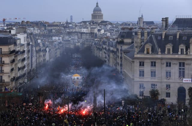 Tisícky ľudí vo Francúzsku protestovali proti vraždám žien a sexuálnemu násiliu