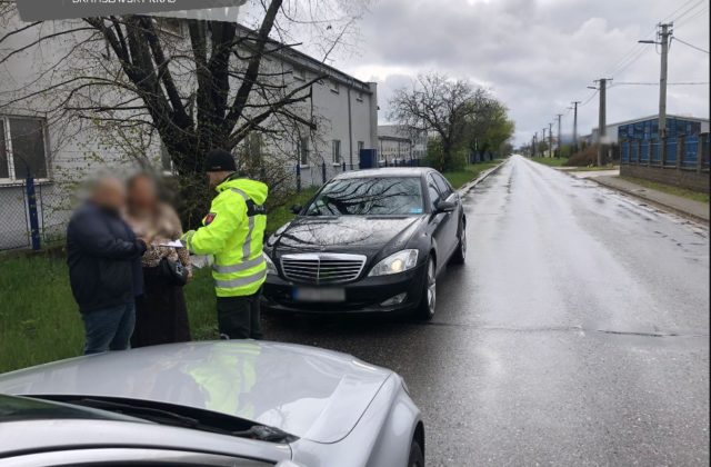 Vodič so zákazom šoférovania sa vymenil so spolujazdkyňou