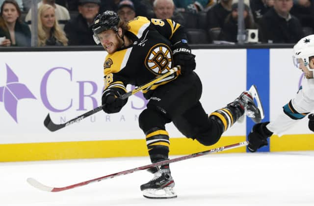 Tím Boston Bruins vytvoril v NHL nový rekord a môže pridať ďalší