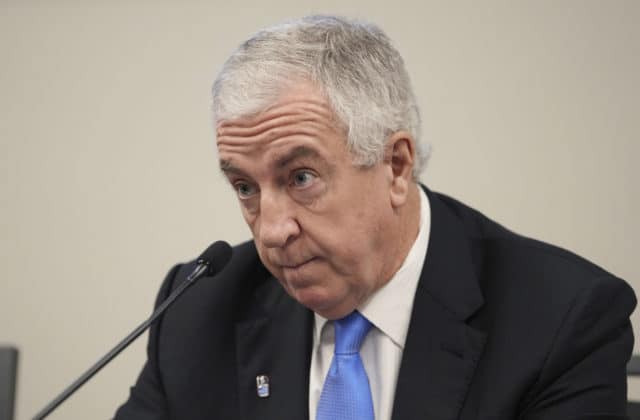 Prezident IIHF Luc Tardif verí