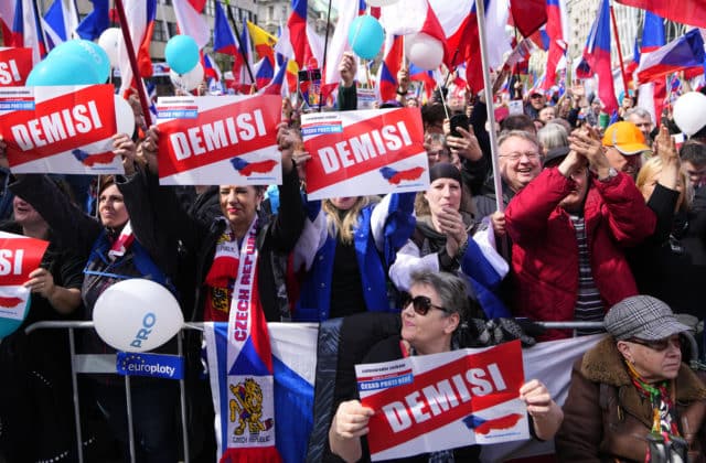 Tisíce demonštrantov prišli v Prahe na protivládny protest
