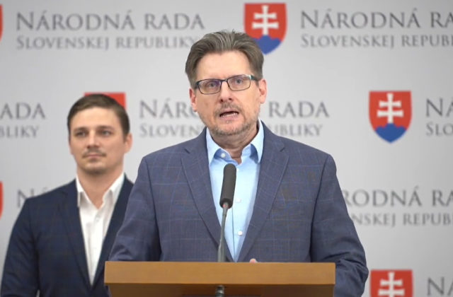 Vetrák nediskutoval s novinármi o „prílepku“ k vládnemu návrhu o ochrane spotrebiteľa