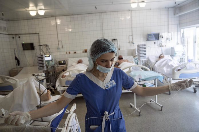 Ukrajinské zdravotníčky a farmaceutky musia od októbra zostať vo vlasti
