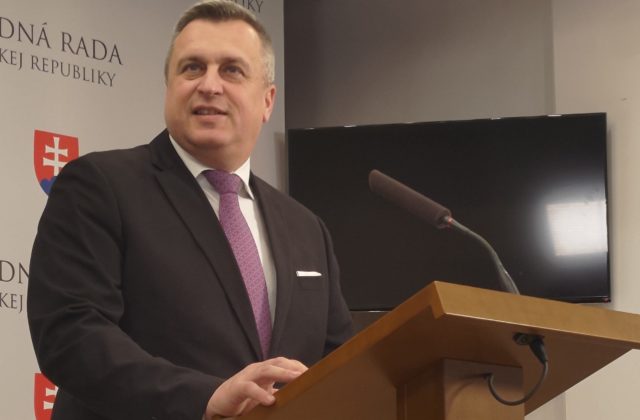 Predseda SNS oficiálne oznámil kandidatúru