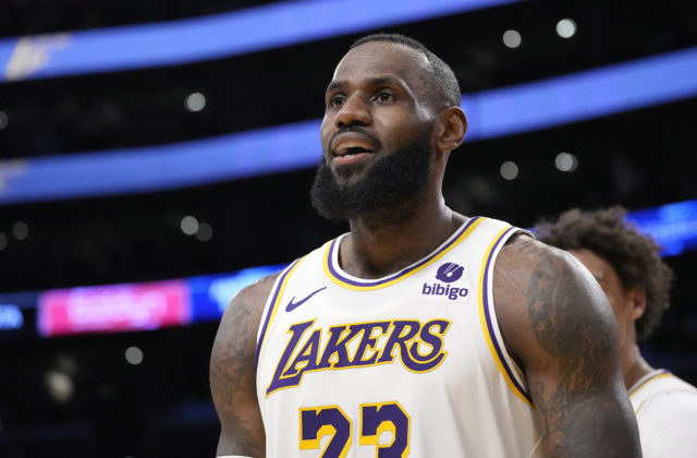 Basketbalista LeBron James historicky ako prvý hráč prekonal hranicu 40-tisíc nastrieľaných bodov v NBA