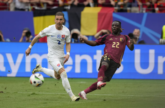 V prvom zápase Slovenska na ME vo futbale dominovali aj najstarší hráči