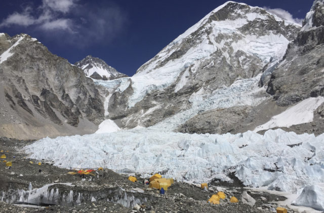 Mount Everest je veľmi znečistený