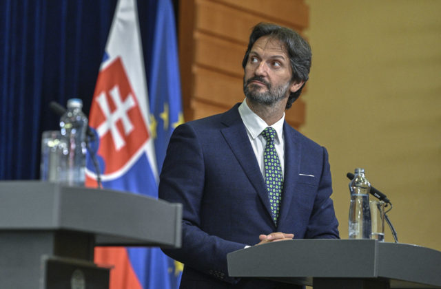 Vláda schválila zahraničné pracovné cesty premiéra Fica a ministrov