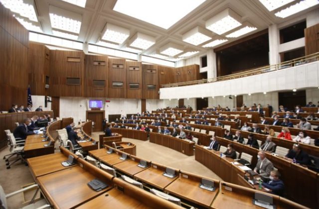 Vládny kabinet s pripomienkami odsúhlasil poslanecký návrh