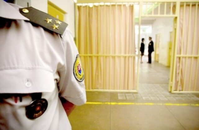 Príslušníci väzenskej a justičnej stráže o svoje istoty neprídu