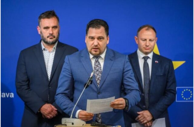 Vedúci delegácie z Bruselu Zdechovský dostal vyhrážky smrťou