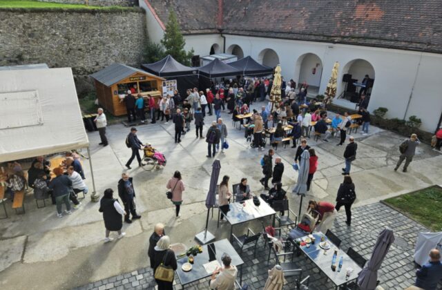 Gaštanové hody na hrade Modrý Kameň prinesú hudbu