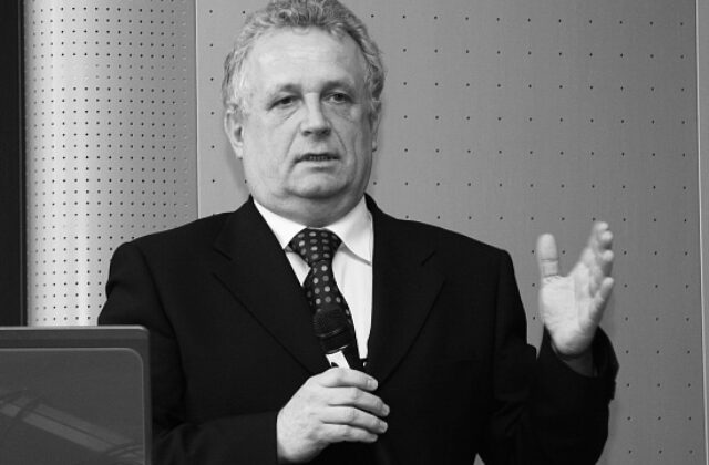 Vo veku 68 rokov zomrel biochemik a bývalý predseda SAV Jaromír Pastorek