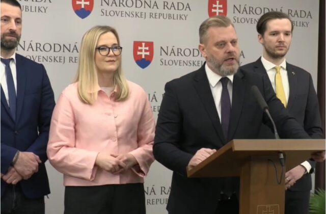 V USA útočí na EÚ a v Bruseli ohovára Trumpa