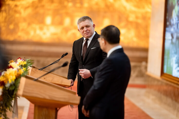 Priame lety aj jadro. Čo priniesla Ficova 30-hodinová návšteva Vietnamu? – VIDEO