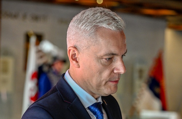 Polícia pozná meno útočníka