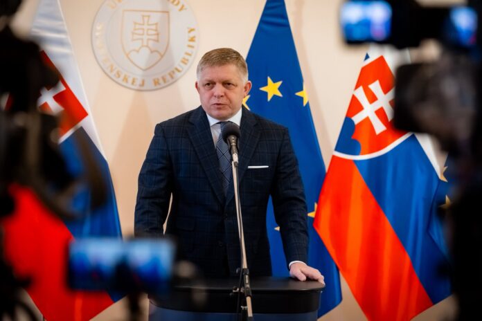 Fico žiadal od Magyara vysvetlenie. Tvrdenia o migrantoch označil za klamstvo a hovoril o taktike typu „vylejeme špinu a necháme to tak“