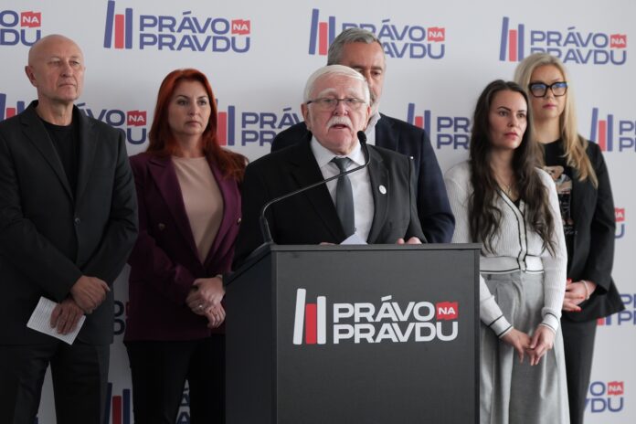 Právo na pravdu chce kúpele pre každého seniora ako 14. dôchodok. Peniaze sú