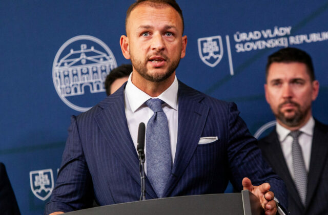 Minister Šutaj Eštok v nemocnici absolvoval operáciu