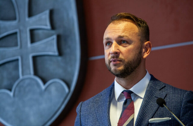 Minister Šutaj Eštok bude platiť