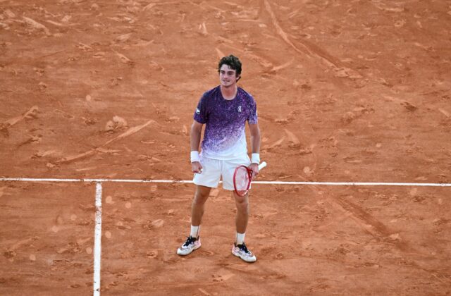 Brazílsky mladík vyradil srbského matadora. Po Sinnerovi sa z Roland Garros porúča aj Djokovič