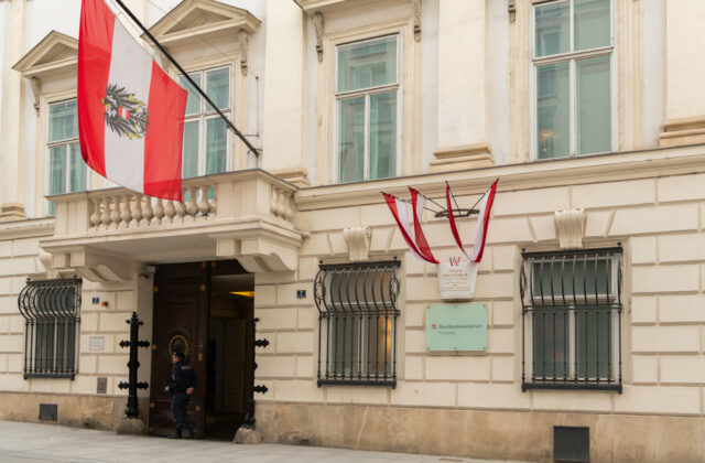 Bývalý rakúsky spravodajca dostal viac ako štyri roky väzenia za špionáž pre Rusko