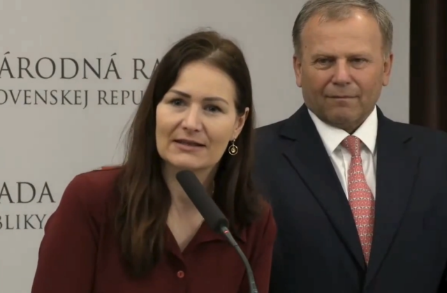Bajo Holečková podáva trestné oznámenie na ministra vnútra
